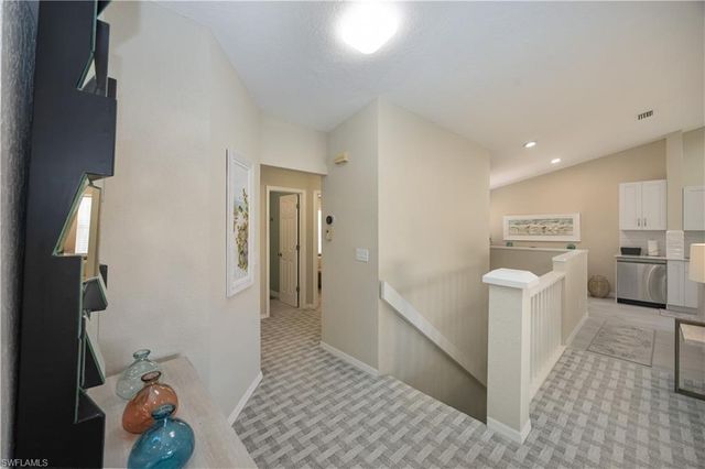 290 Emerald Bay CIR L5, Naples, FL 34110