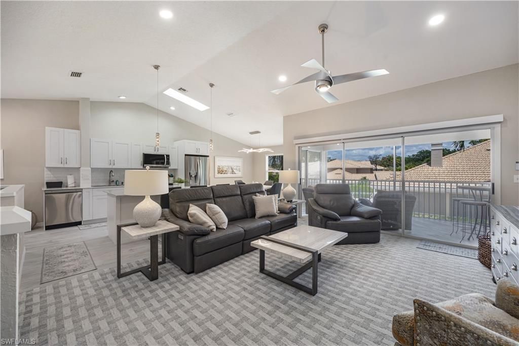 290 Emerald Bay CIR L5, Naples, FL 34110