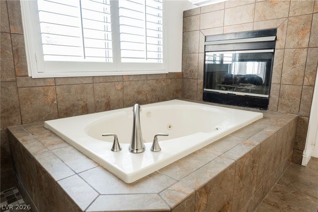 7628 Spruce Run Court, Las Vegas, NV 89128