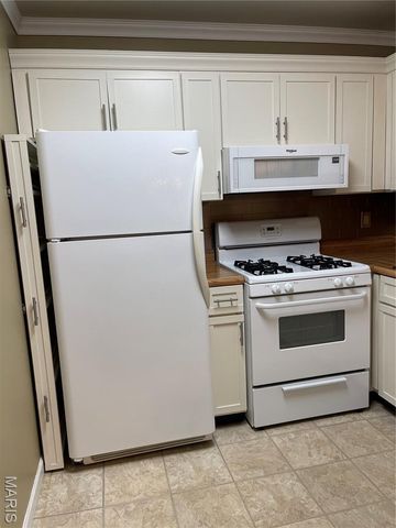 1332 Holgate Drive G5, Ballwin, MO 63021