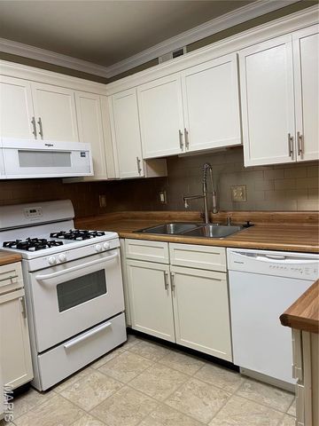 1332 Holgate Drive G5, Ballwin, MO 63021