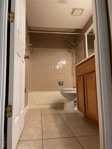 1332 Holgate Drive G5, Ballwin, MO 63021