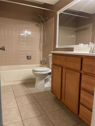 1332 Holgate Drive G5, Ballwin, MO 63021