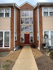 1332 Holgate Drive G5, Ballwin, MO 63021