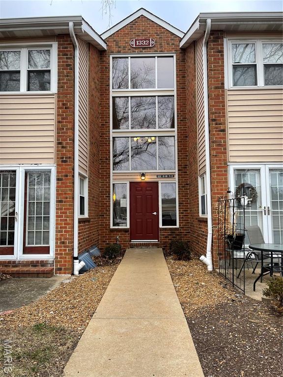 1332 Holgate Drive G5, Ballwin, MO 63021