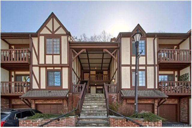 72 Foxwood Circle, Mount Kisco, NY 10549