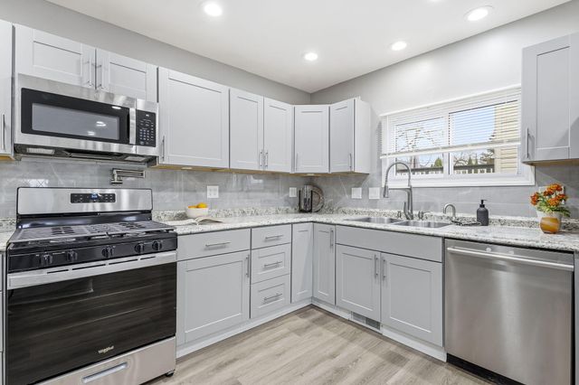 8065 Ogden Drive, Sterling Heights, MI 48314