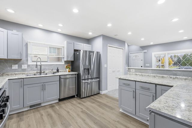 8065 Ogden Drive, Sterling Heights, MI 48314