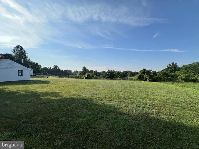 560 COATESVILLE RD, West Grove, PA 19390