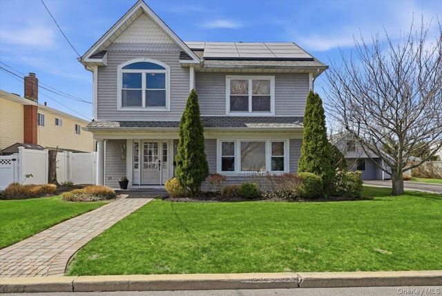 114 Araca Road, Babylon, NY 11702