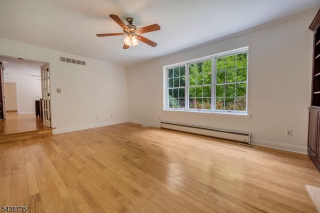 8 Glen Eagles Rd, Washington Twp., NJ 07882