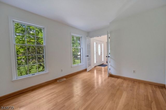 8 Glen Eagles Rd, Washington Twp., NJ 07882