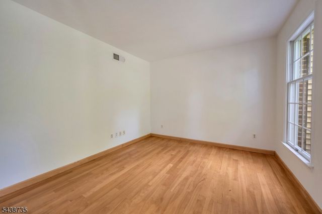 8 Glen Eagles Rd, Washington Twp., NJ 07882