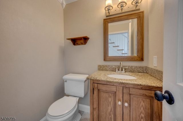 8 Glen Eagles Rd, Washington Twp., NJ 07882