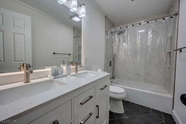 8 Glen Eagles Rd, Washington Twp., NJ 07882
