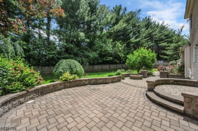 8 Glen Eagles Rd, Washington Twp., NJ 07882