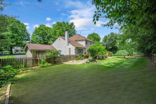 8 Glen Eagles Rd, Washington Twp., NJ 07882