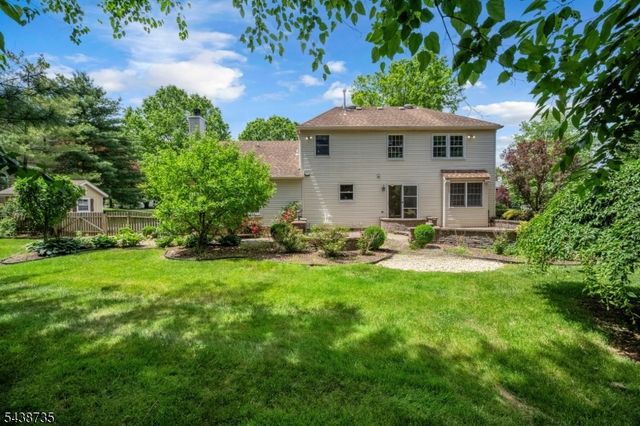 8 Glen Eagles Rd, Washington Twp., NJ 07882