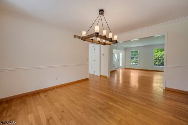 8 Glen Eagles Rd, Washington Twp., NJ 07882