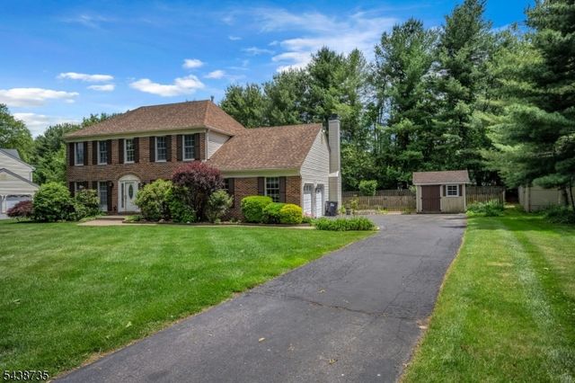 8 Glen Eagles Rd, Washington Twp., NJ 07882