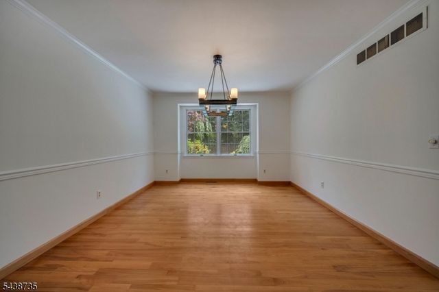 8 Glen Eagles Rd, Washington Twp., NJ 07882