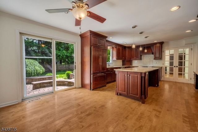 8 Glen Eagles Rd, Washington Twp., NJ 07882