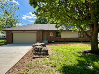 3537 S Dollison Avenue, Springfield, MO 65807
