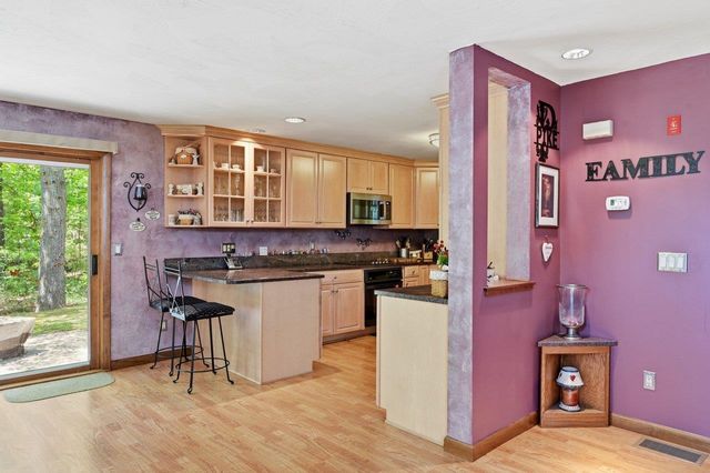 8 Seasons Lane, Londonderry, NH 03053