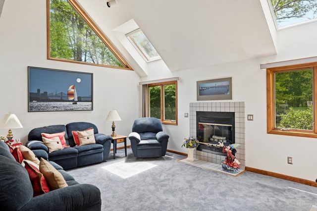 8 Seasons Lane, Londonderry, NH 03053