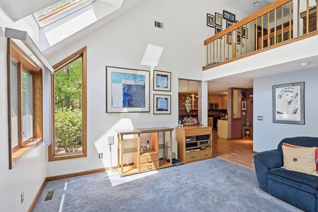 8 Seasons Lane, Londonderry, NH 03053