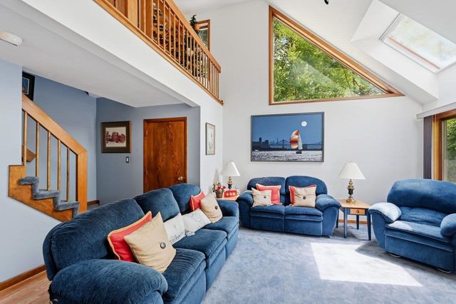 8 Seasons Lane, Londonderry, NH 03053