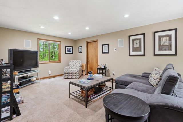 8 Seasons Lane, Londonderry, NH 03053