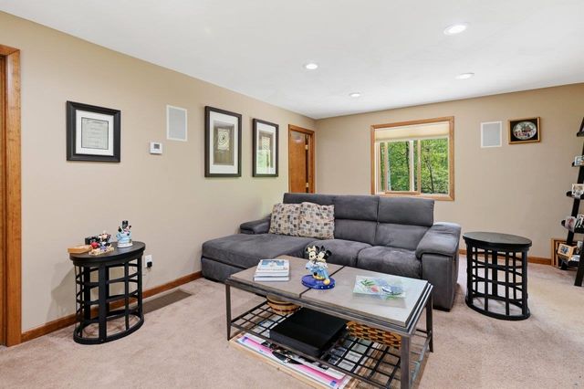 8 Seasons Lane, Londonderry, NH 03053