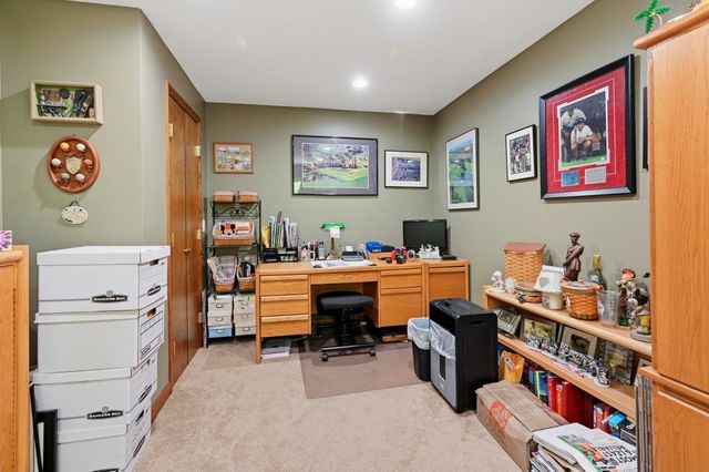 8 Seasons Lane, Londonderry, NH 03053