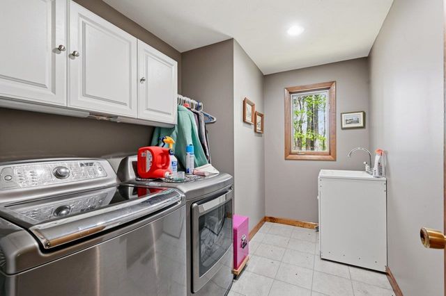8 Seasons Lane, Londonderry, NH 03053