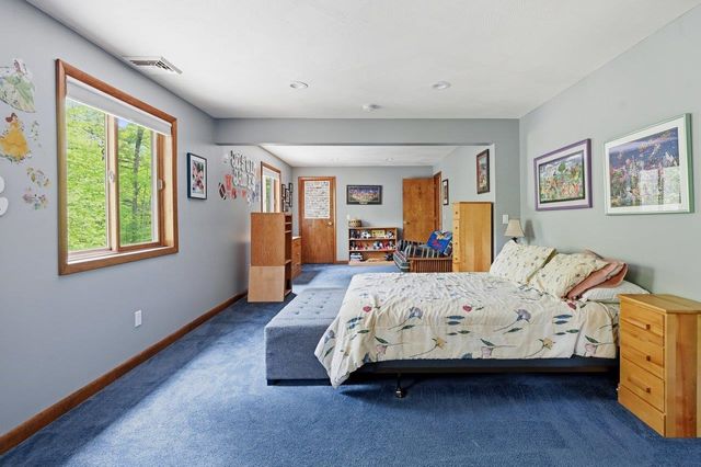 8 Seasons Lane, Londonderry, NH 03053