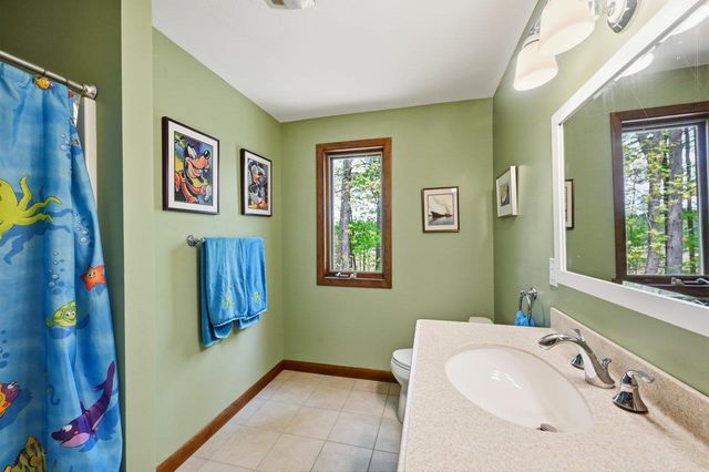 8 Seasons Lane, Londonderry, NH 03053