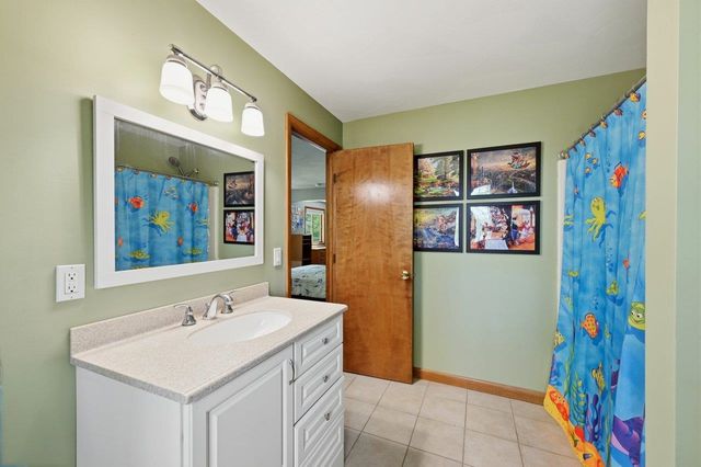 8 Seasons Lane, Londonderry, NH 03053
