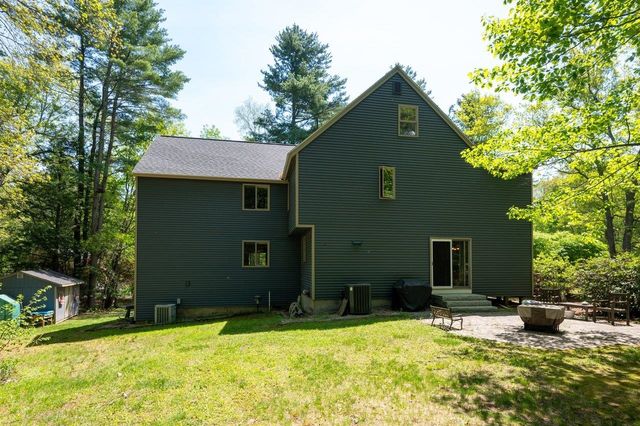 8 Seasons Lane, Londonderry, NH 03053