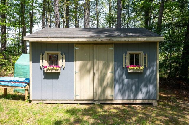 8 Seasons Lane, Londonderry, NH 03053