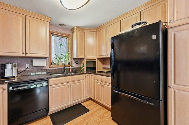 8 Seasons Lane, Londonderry, NH 03053