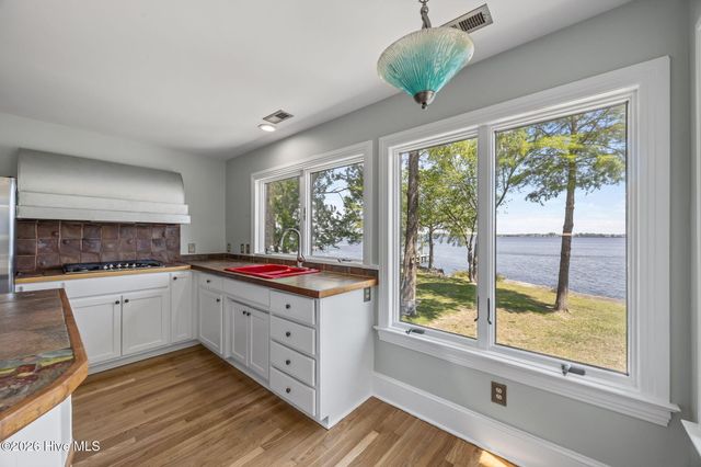 401 Harbor Drive, New Bern, NC 28560