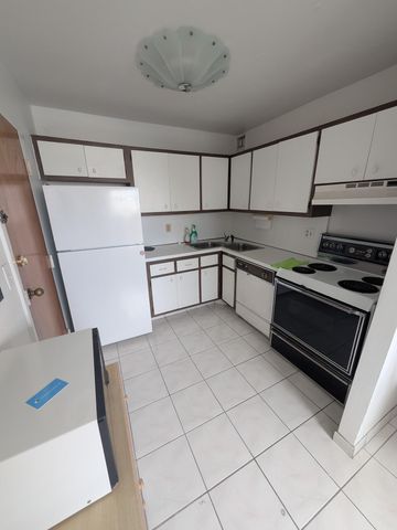 111 Golden Isles Drive C10, Hallandale Beach, FL 33009