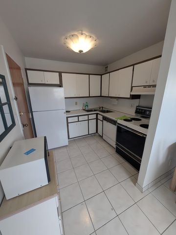 111 Golden Isles Drive C10, Hallandale Beach, FL 33009