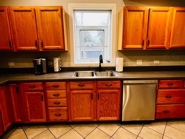 246 E 161st Place, South Holland, IL 60473