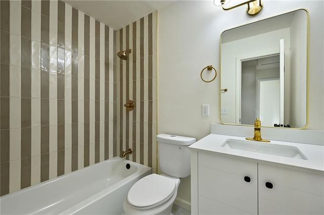 116 SW Noel Street, Lee's Summit, MO 64063