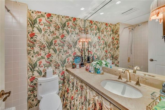 5954 Pelican Bay BLVD 235, Naples, FL 34108