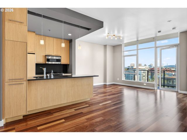 949 Nw OVERTON St 1105, Portland, OR 97209