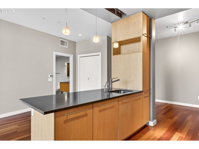 949 Nw OVERTON St 1105, Portland, OR 97209