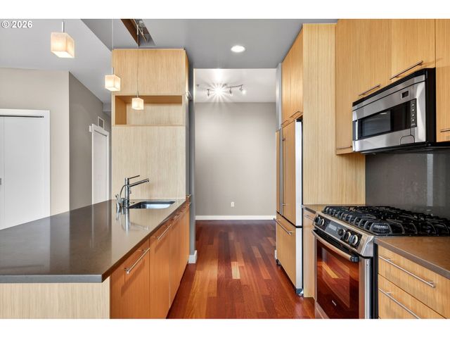 949 Nw OVERTON St 1105, Portland, OR 97209